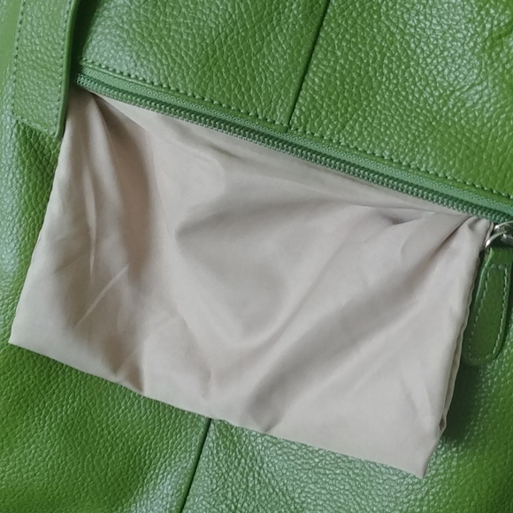 ⭐HOST PICK⭐Great condition, 100% LEATHER GREEN COLOR Tote Bag - Picture 6 of 16
